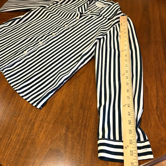Leslie Fay Black & White Striped Woman's Ling Sleeve Blouse Size 8 Petite - Picture 14 of 16